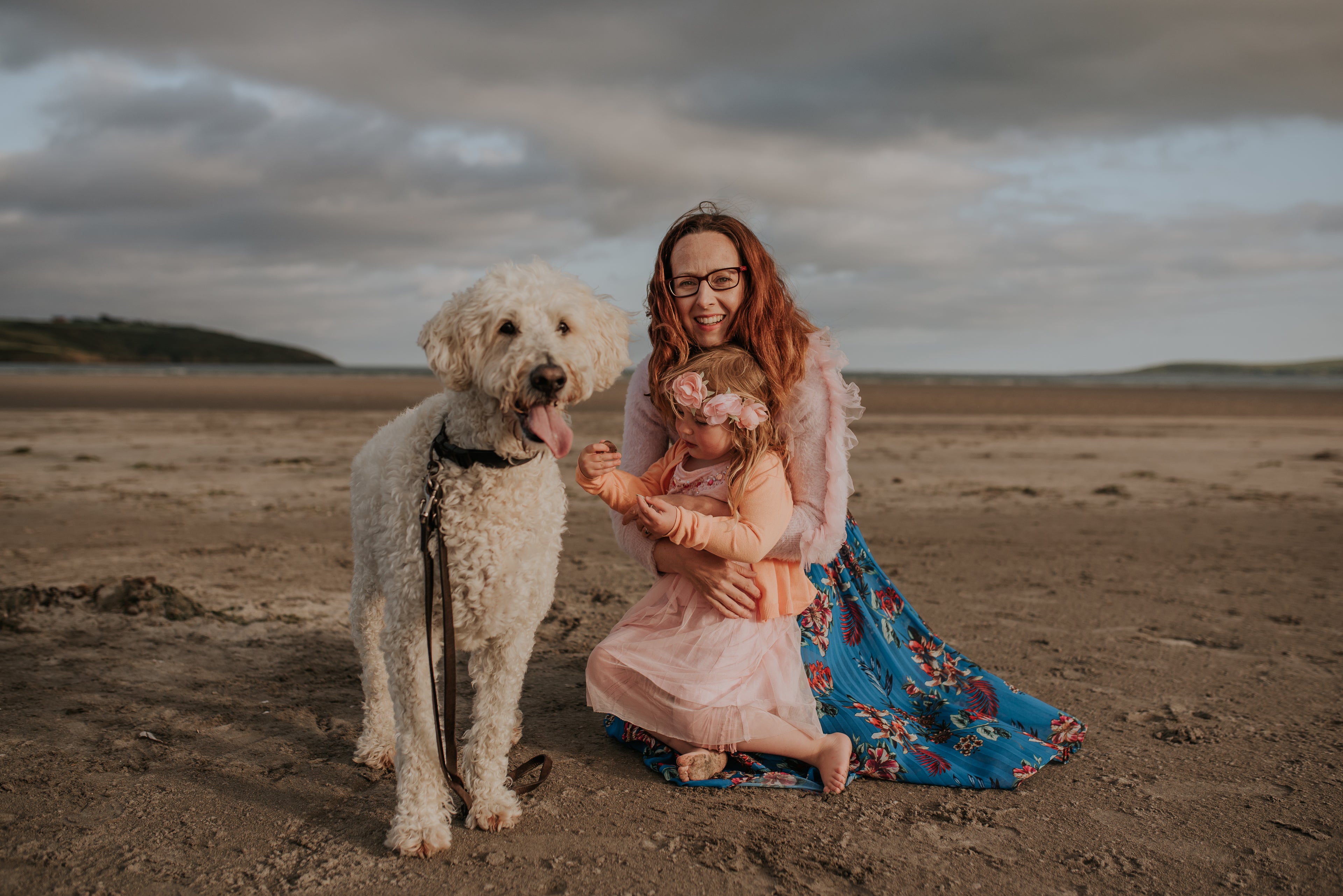 Aobha Grace, Paula & Wizard at the Beach – the inspiration behind the company name, Wizard & Grace, honouring her doodle dog Wizard and her daughter’s middle name