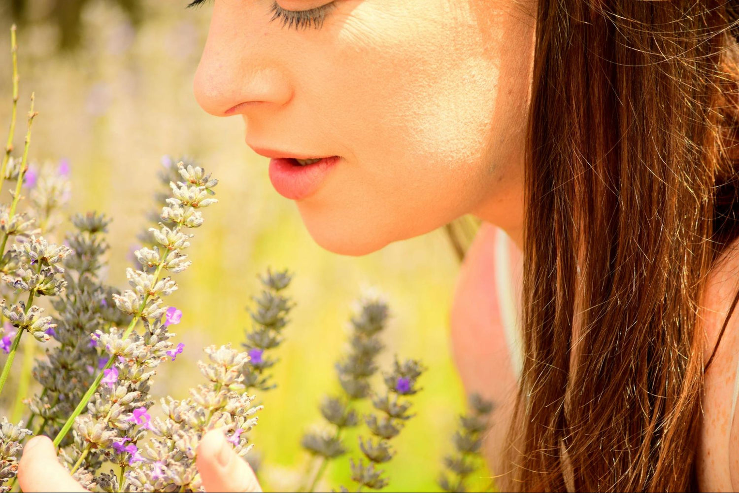 How to Layer Scents at Home: Candles and Essential Oils That Work Together - Wizard & Grace